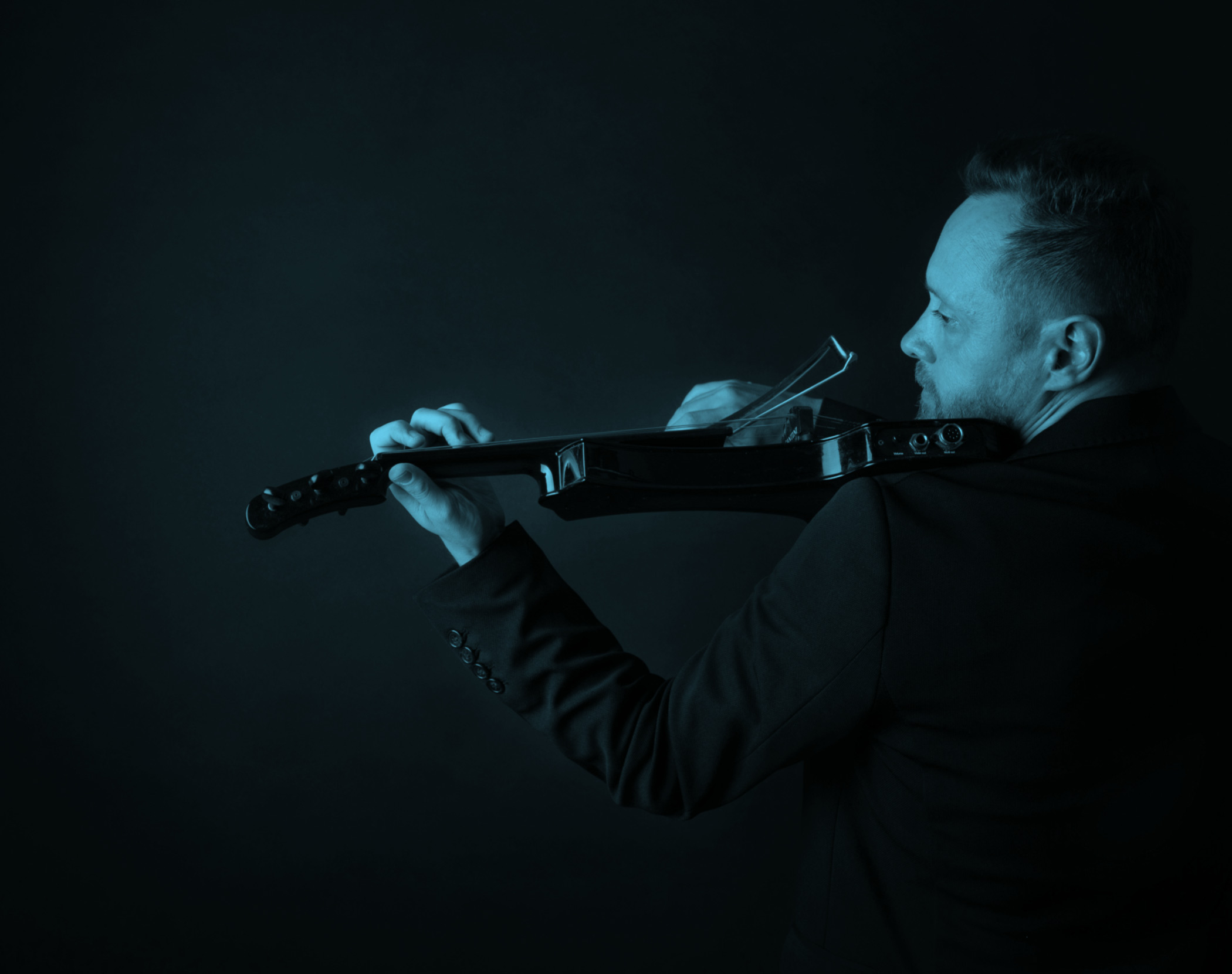 violino nero e azzurro